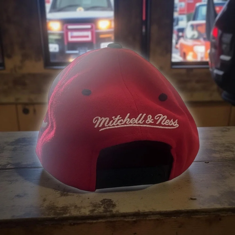NEW Mitchell & Ness Chicago Bulls Snapback Hat Red Black | Hardwood Classics NBA